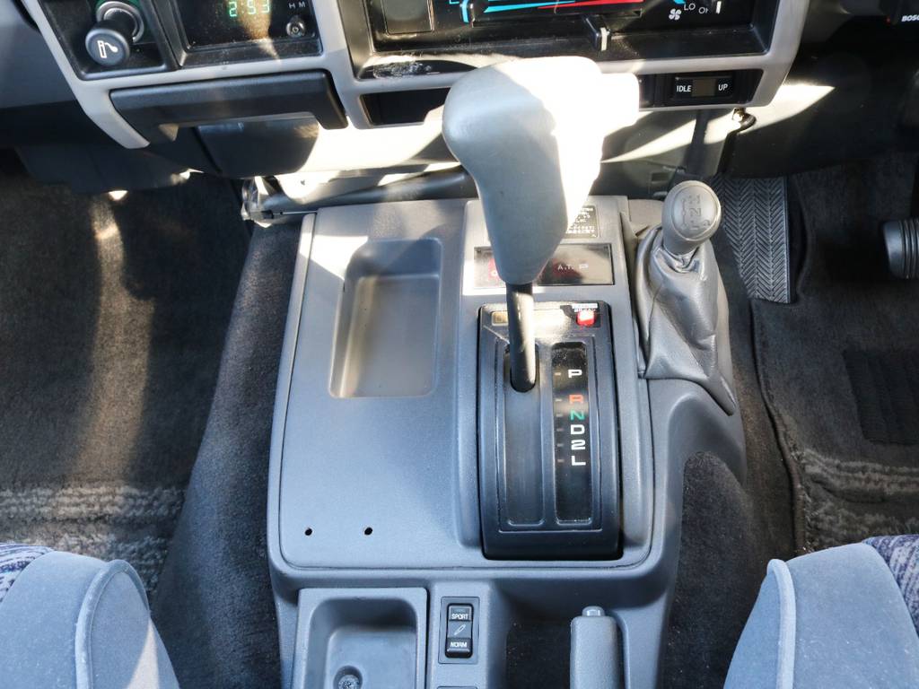 AT車なので女性の方でも気軽に運転できます♪