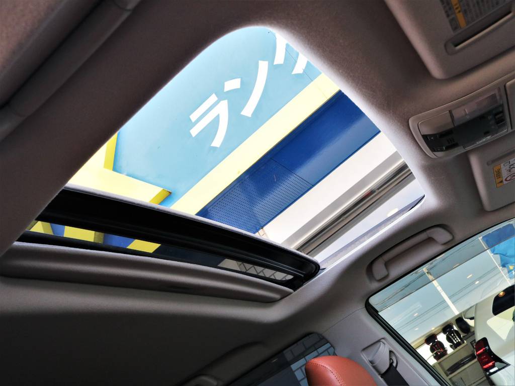 サンルーフも装備されております！街乗り使用のプラドで是非ドライブをお楽しみ下さい☆