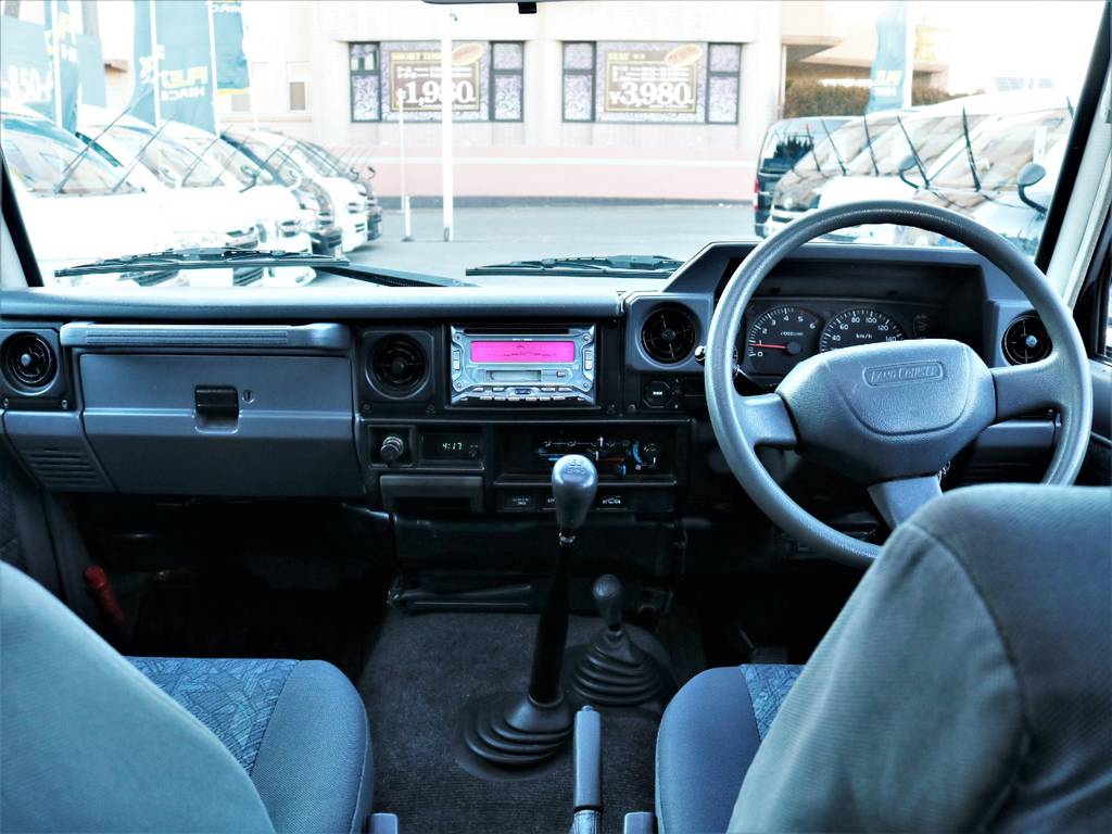 ステアリング等も綺麗な状態です♪前オーナー様が大切にされていた事が良く分かるお車です☆