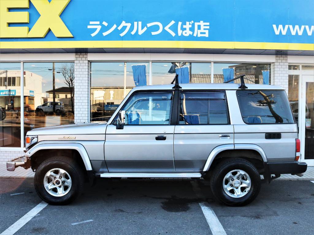 インチアップもしていないノーマル車です☆このままお乗りいただいてもカスタムベースとしても最適です♪