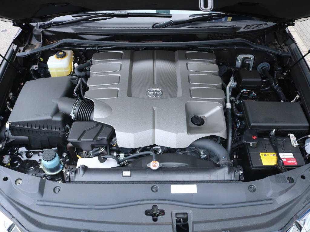 4.6Ｌガソリンエンジン搭載で高速走行も安定性があり長時間運転も楽々！