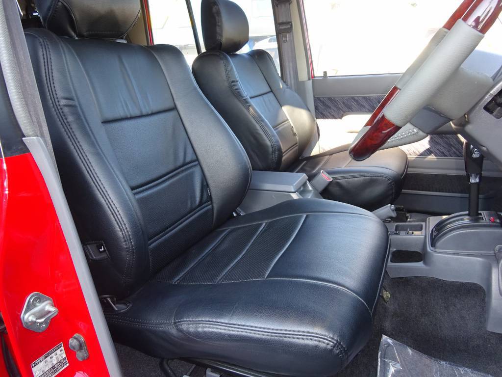 運転席になります！シートカバー付きなので座り心地も抜群です！！