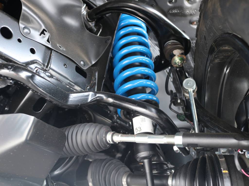 新品２インチUPバネ交換済み！乗り心地を損なわないノーマルショック併用！