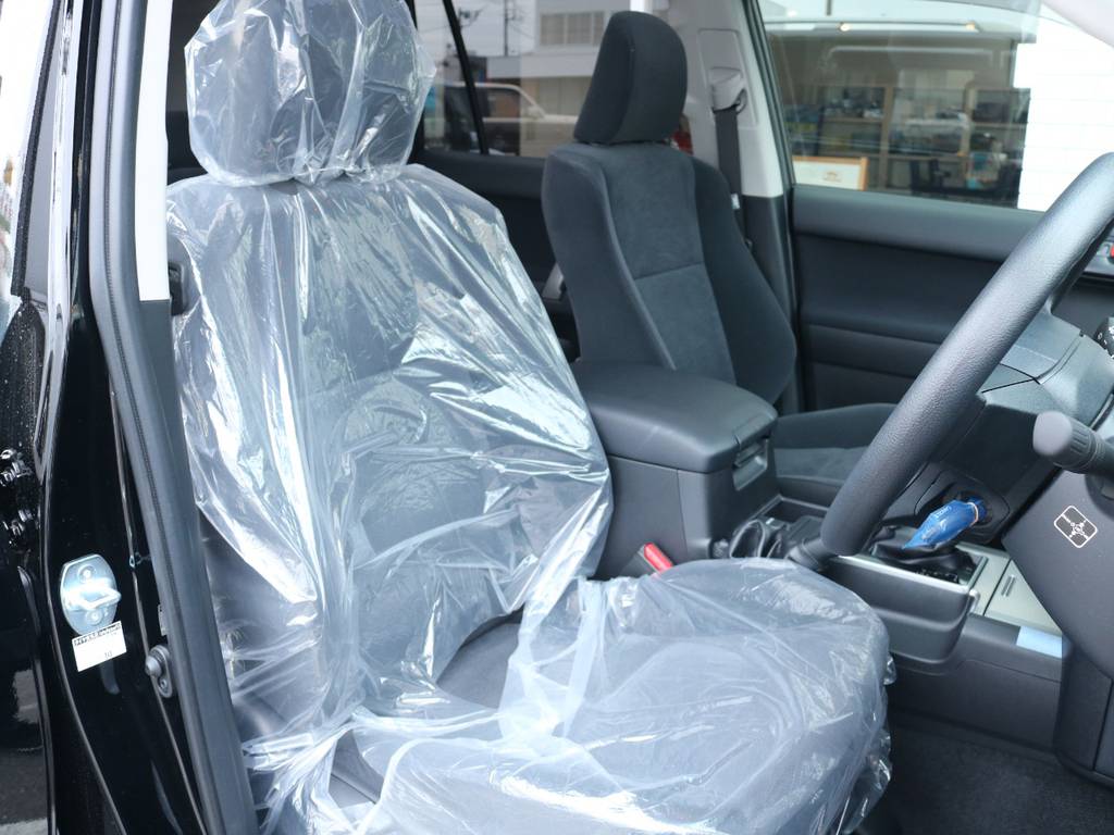 柔らかめなモケットシート！座り心地もグッド！シートカバーも多種取り扱いございますのでご相談ください。