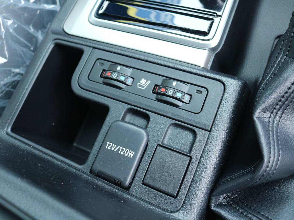 シートエアコンが付いておりますのでドライブも快適に！