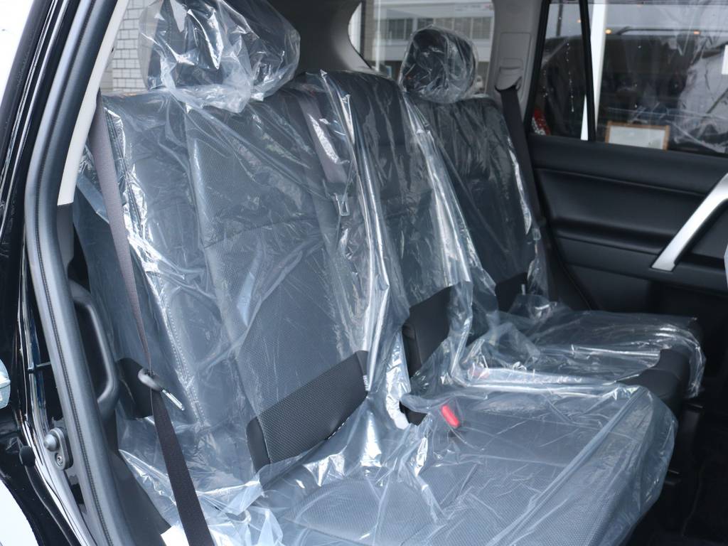 広々したセカンドシート！チャイルドシートもシートベルト固定はもちろんのことISOFIXにも対応！