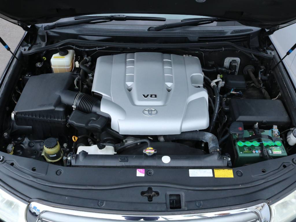 4.7Ｌ・Ｖ8エンジン！ランクル100の改良型エンジンですので大きなボディーも楽々引っ張ってくれます☆