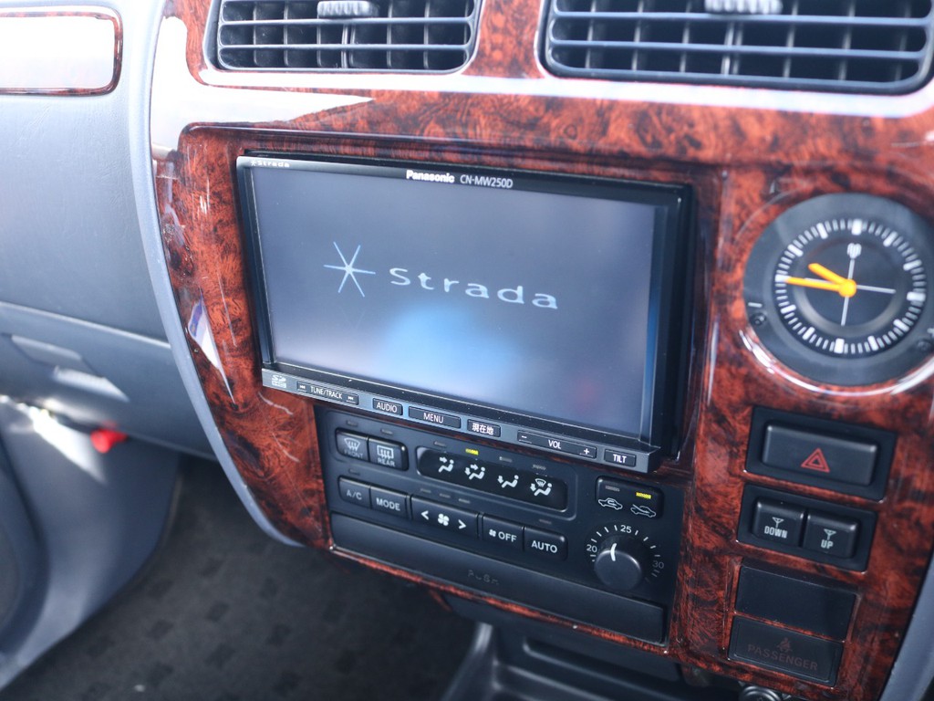 ストラーダSDナビ装着済み！新品への変更も可能ですのでご希望の方はお申し付け下さい！