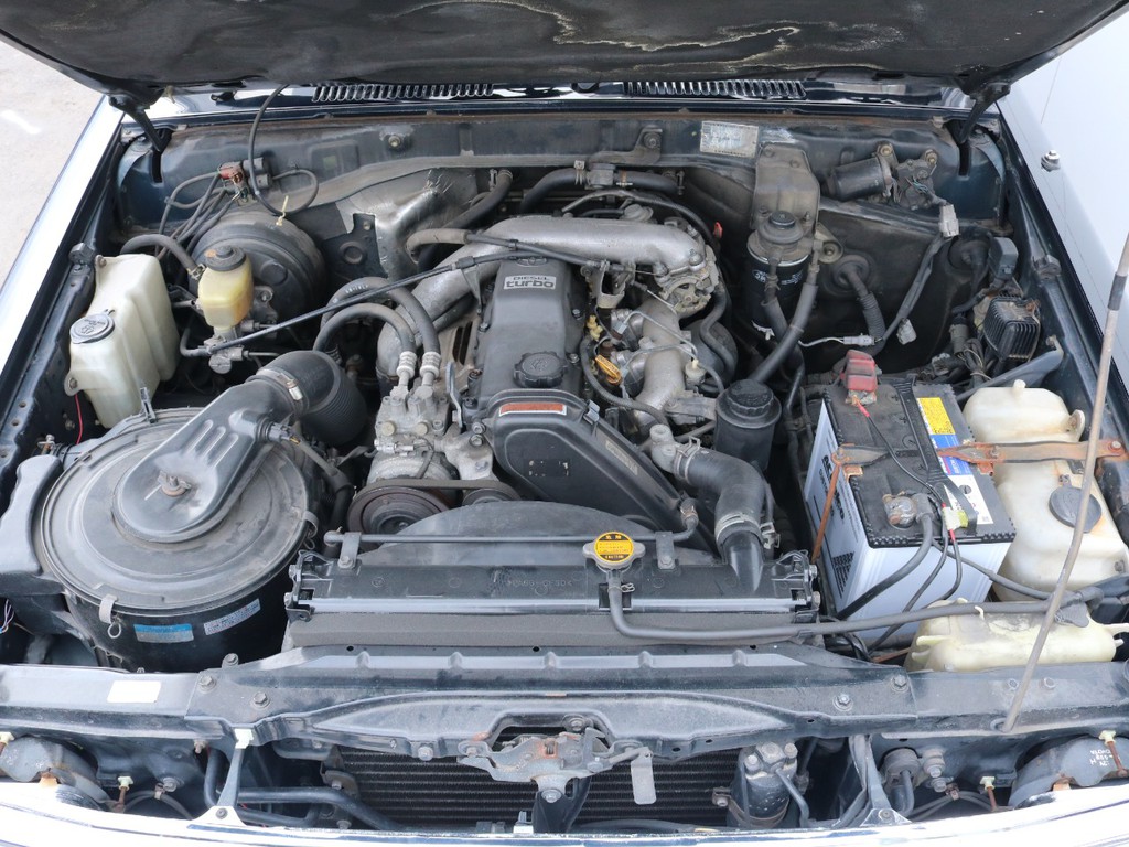 心臓部分は3.0L・1KZエンジン。車だけでなく船などにも採用されるエンジンで、トヨタディーゼル史上最強との呼び声もあるほど信頼性のあるエンジンです。