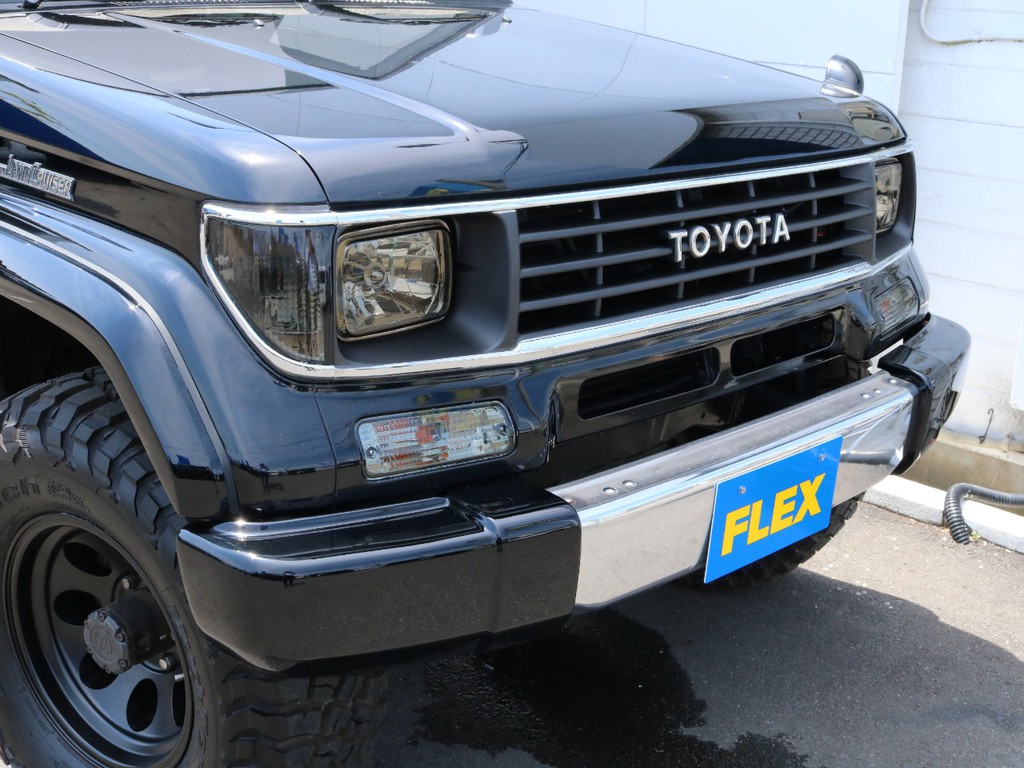 あえて変更する方も多い、【TOYOTA】文字グリル。最初からあると嬉しい仕様です。