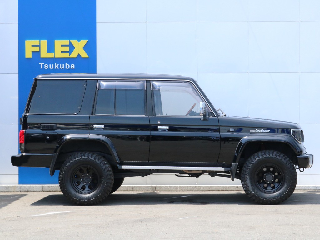 最新の車にはほぼない箱型のデザイン。古き良き時代を思い出します。