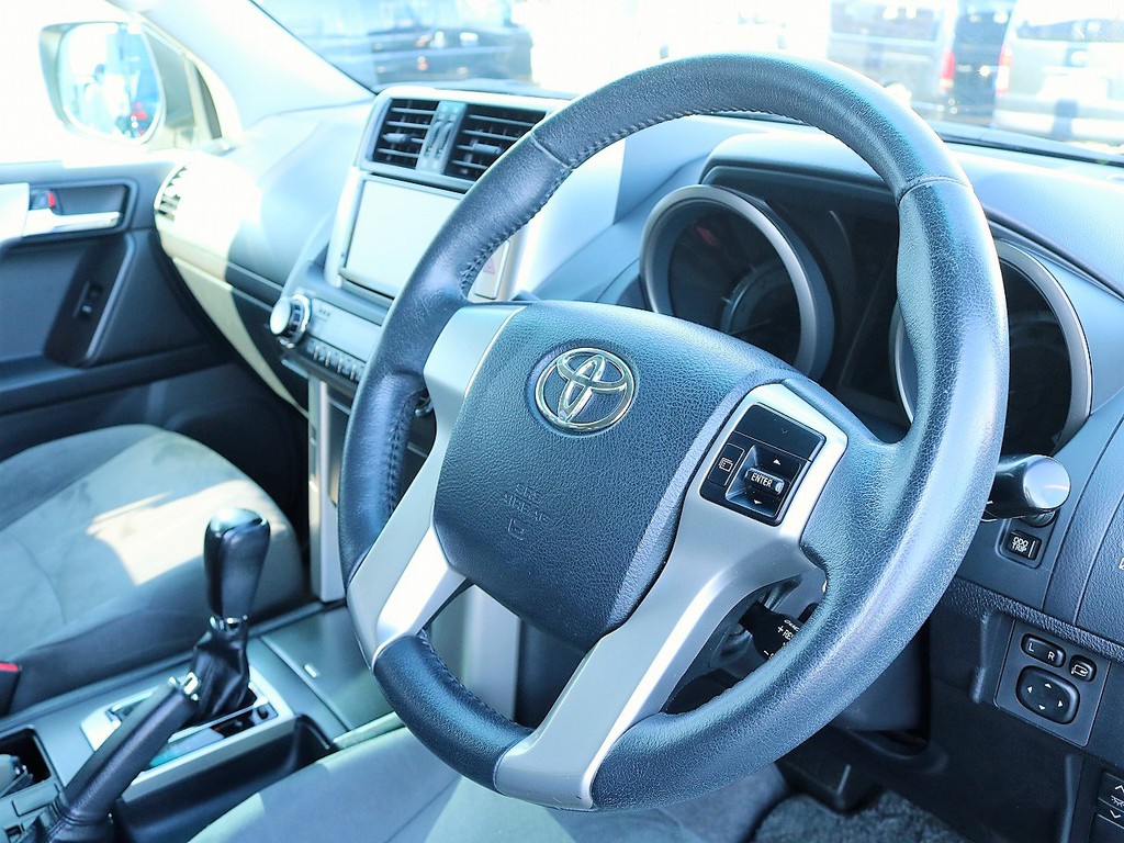 操作しやすい運転席周り。