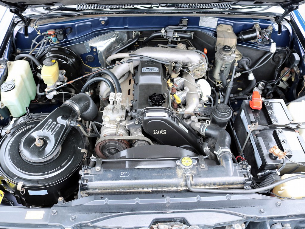 3.0ディーゼルターボエンジン。申し分ないパワーです。タイミングベルトも20万キロ時に交換済みなのも嬉しいポイントです☆