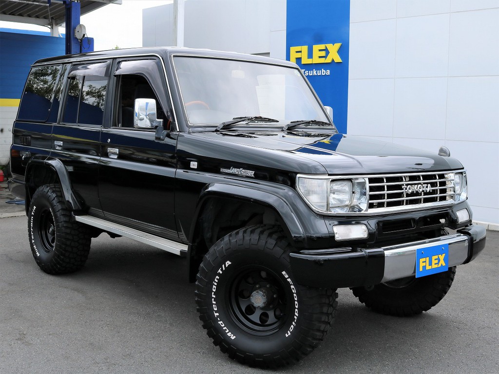 角ばったボディーが人気の78プラド。最近のお車では中々見られないボディーデザインです！