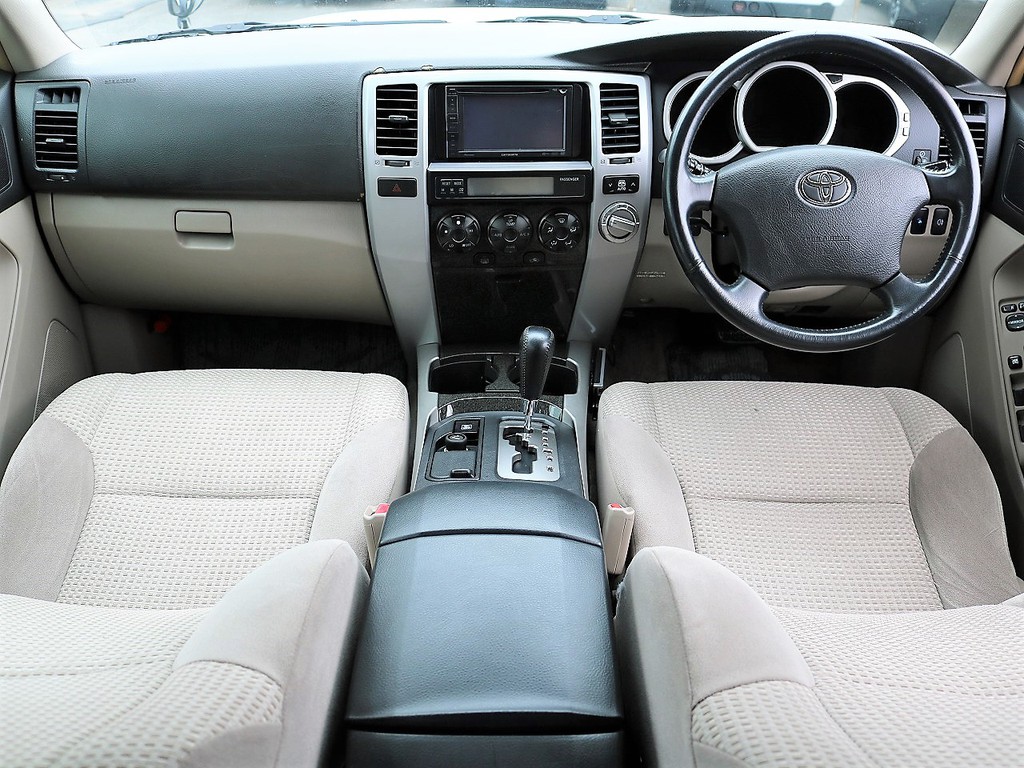 操作しやすい運転席周り☆