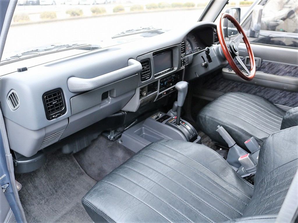 目線も高く開放的なドライブが可能なお車です！