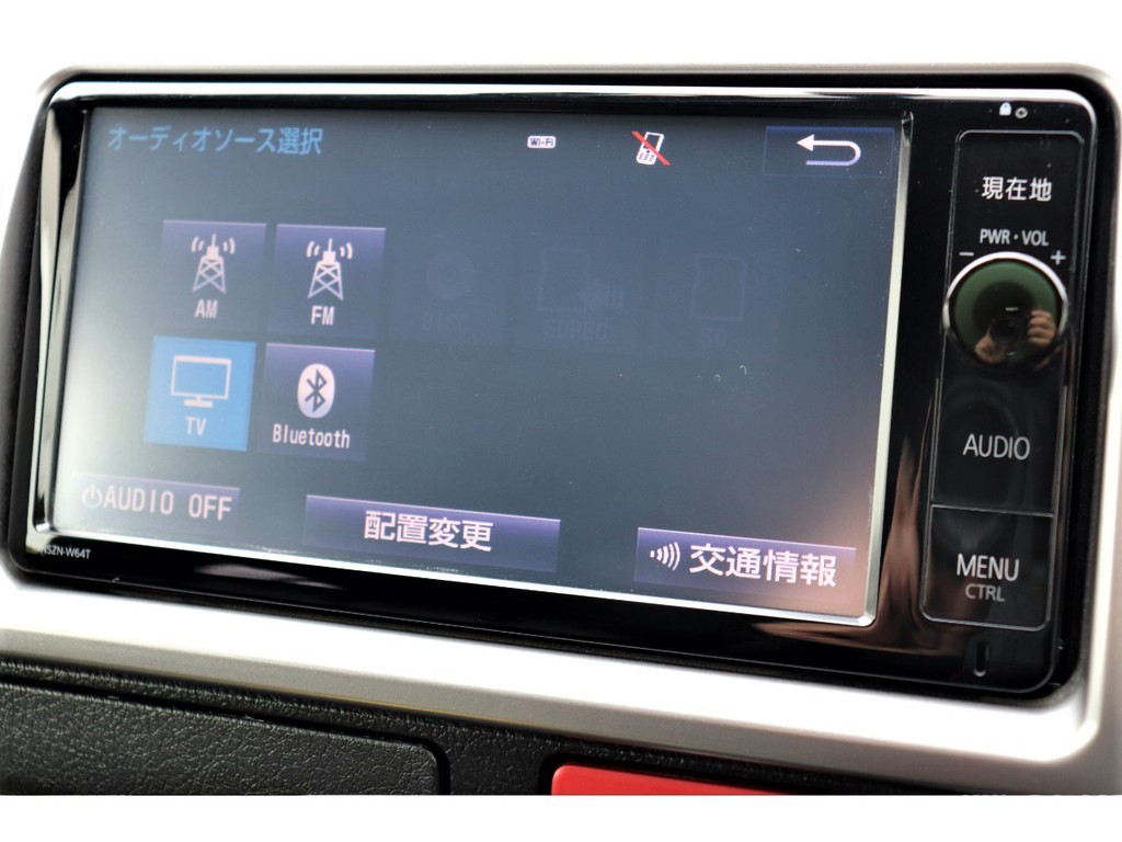 移動にも便利な純正ナビ搭載！！フルセグＴＶ！ＣＤ、ＤＶＤ再生可能！