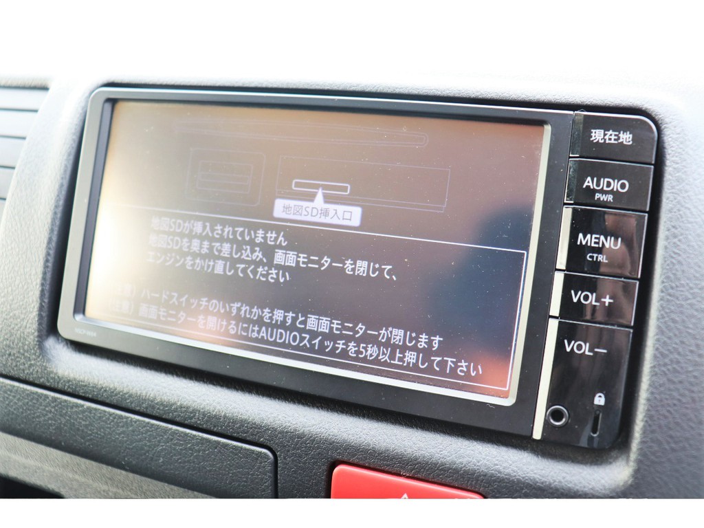 純正ＳＤナビ搭載！地デジＴＶの視聴やＣＤ、ＤＶＤ再生も可能！