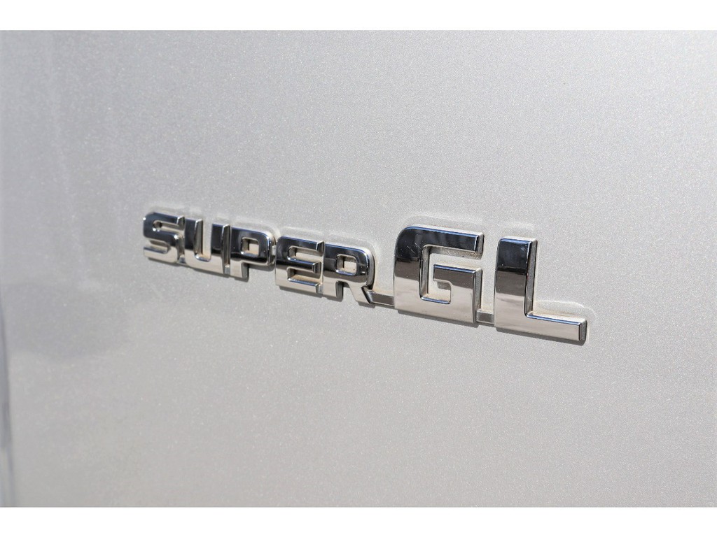 上級グレードスーパーＧＬ！ボディカラーはキズや汚れの目立ちにくいシルバー！
