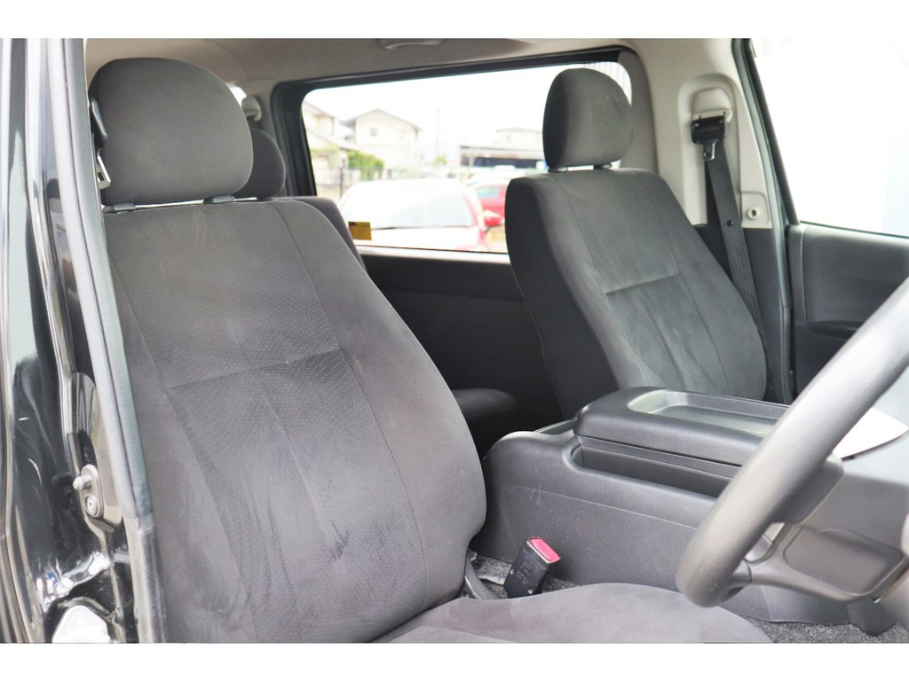 シートカバーの取り付けオーダーもＯＫ！！車内の雰囲気が一気に変わりますよ！