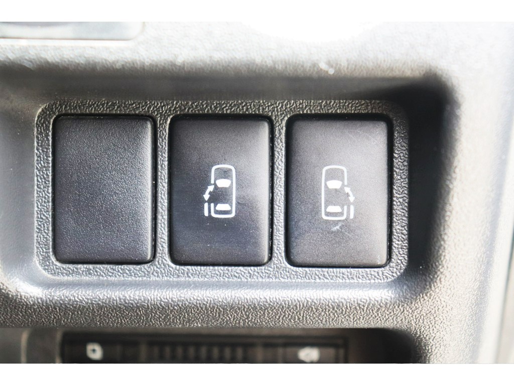 嬉しい両側電動スライドドア！