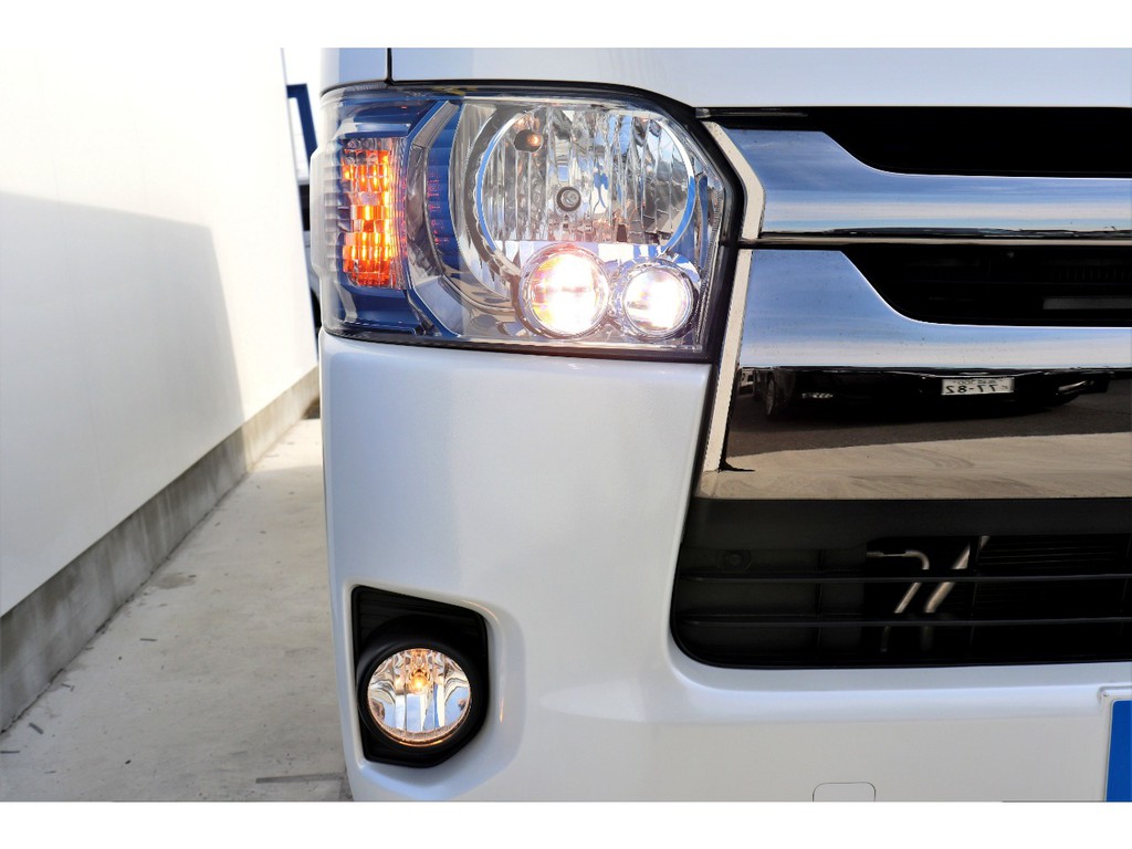 ＬＥＤヘッドライトを標準装備！