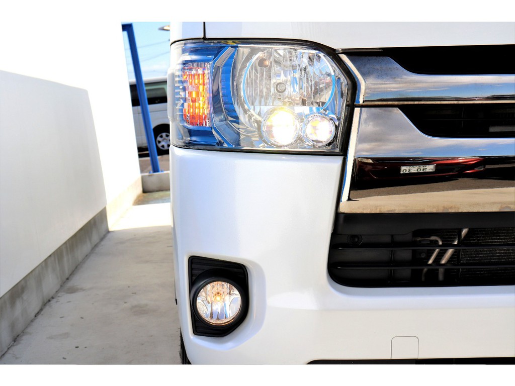 ＬＥＤヘッドライトを標準装備！