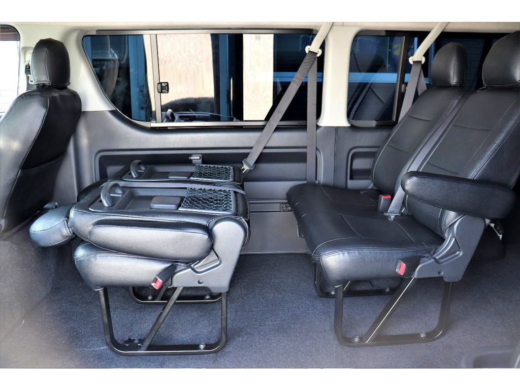 セカンドシートはリクライニング加工済！