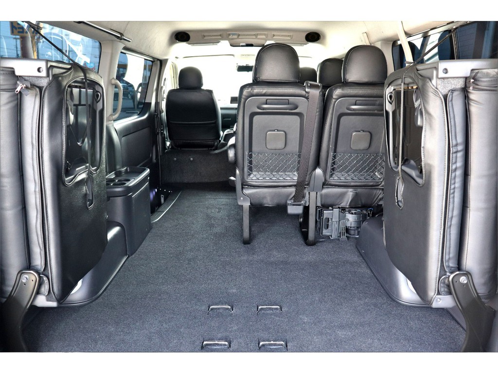 最後席を跳ね上げれば荷室スペースも確保出来ます！