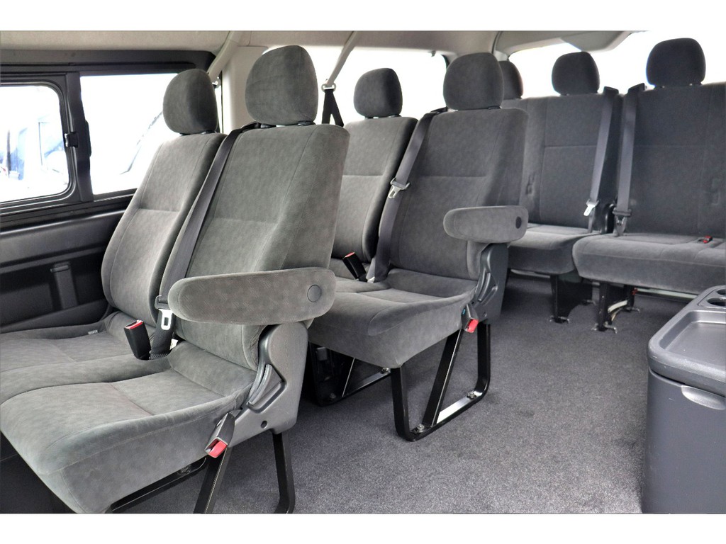 もちろん納車前にも点検整備を行い、オイル類や消耗品の交換を行います！また最終仕上げを行いご納車をさせていただきます！