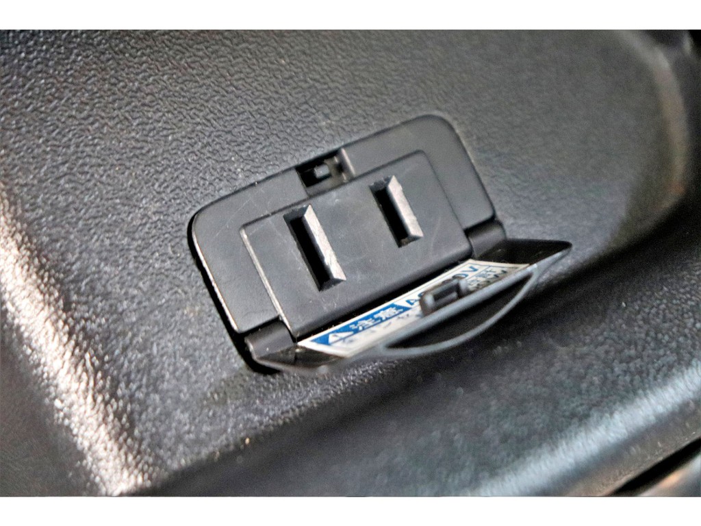 携帯の充電等に便利な１００Ｖ電源付き！