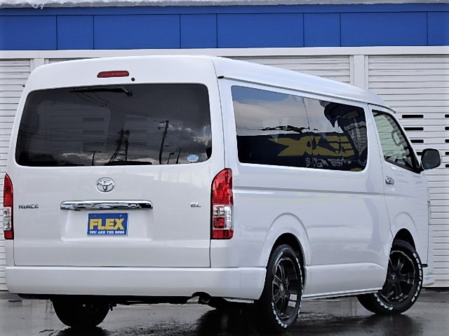 人気のアレンジ！ベッドキッド搭載で車中泊にも対応可能♪パールホワイトでフルカスタム！