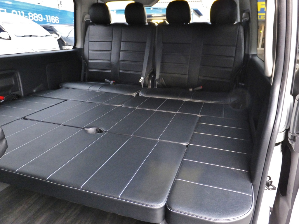 ベッド展開で車中泊も可能！様々な用途に適したアレンジです♪