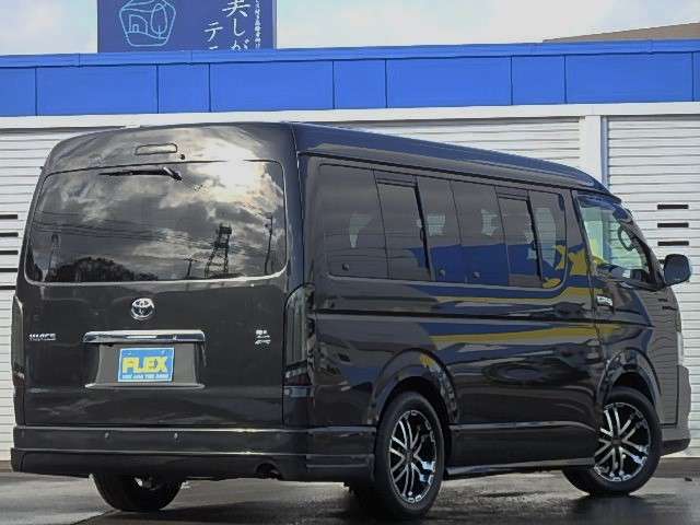 中古ハイエースワゴンGL　迫力のフルエアロで入庫！