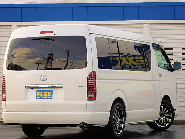 市場でも数少ない3型ハイエースワゴンGL入庫です！カスタムパーツ多数インストール！パールホワイトフルカスタム！