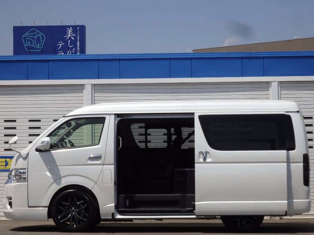 新車オプションは、自動ドアやプッシュスタート等 多数装着済みです！