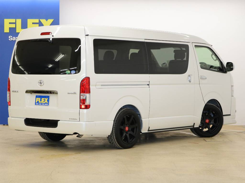 FLEXから新提案！跳ね上げ式ベッドキッド搭載で車中泊にも対応可能！
