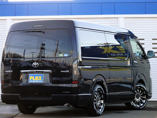 特別仕様車限定カラーでフルカスタム！ベッドキッド搭載で車中泊も可能！早いもの勝ちです！