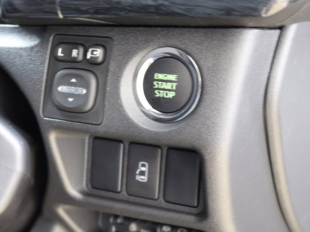新車オプションの自動ドア＆プッシュスタート等 オプション多数です！