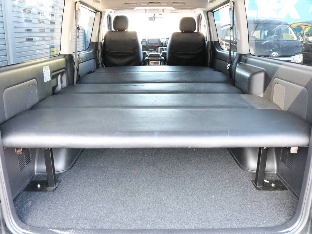 ベッドキッド完備で車中泊にも対応可能です！