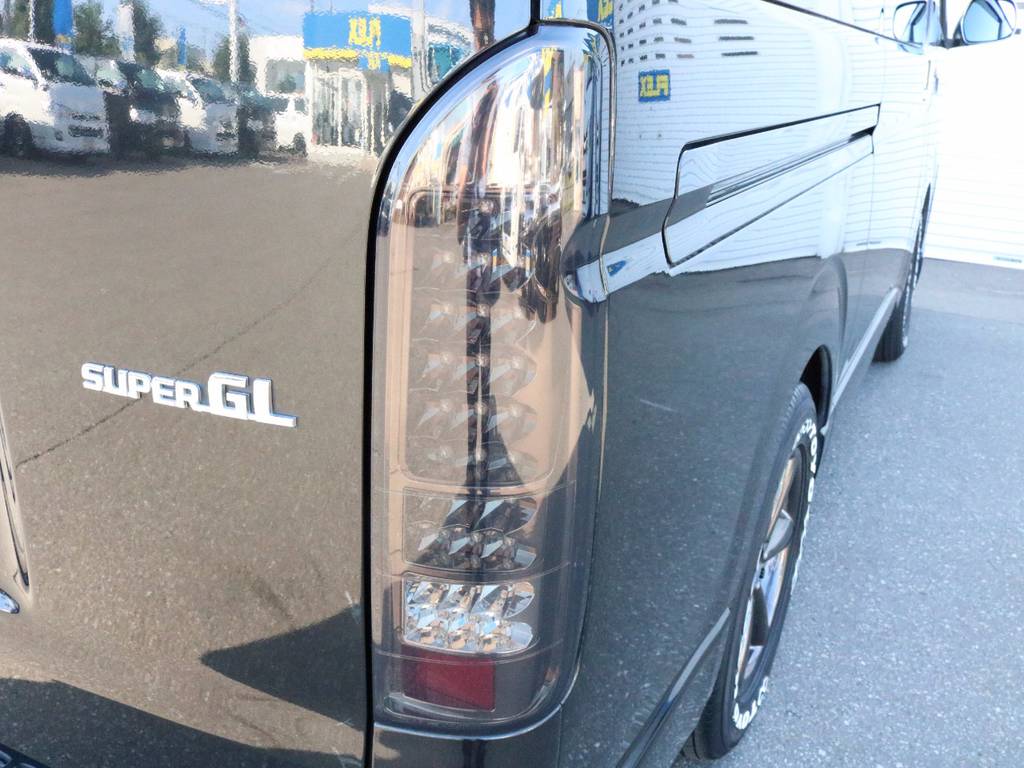 LEDテール！スモークレンズでボディとの統一感UP！