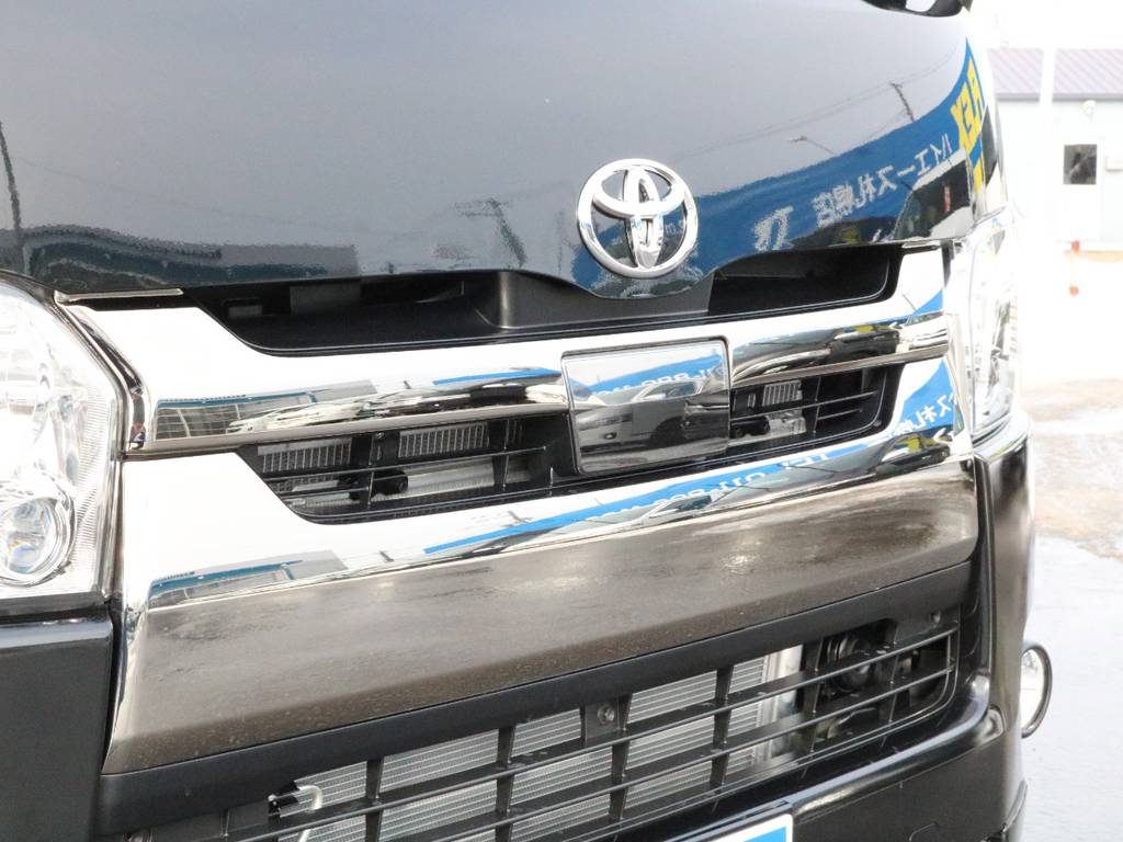 グリルにはミリ波レーダーを搭載！