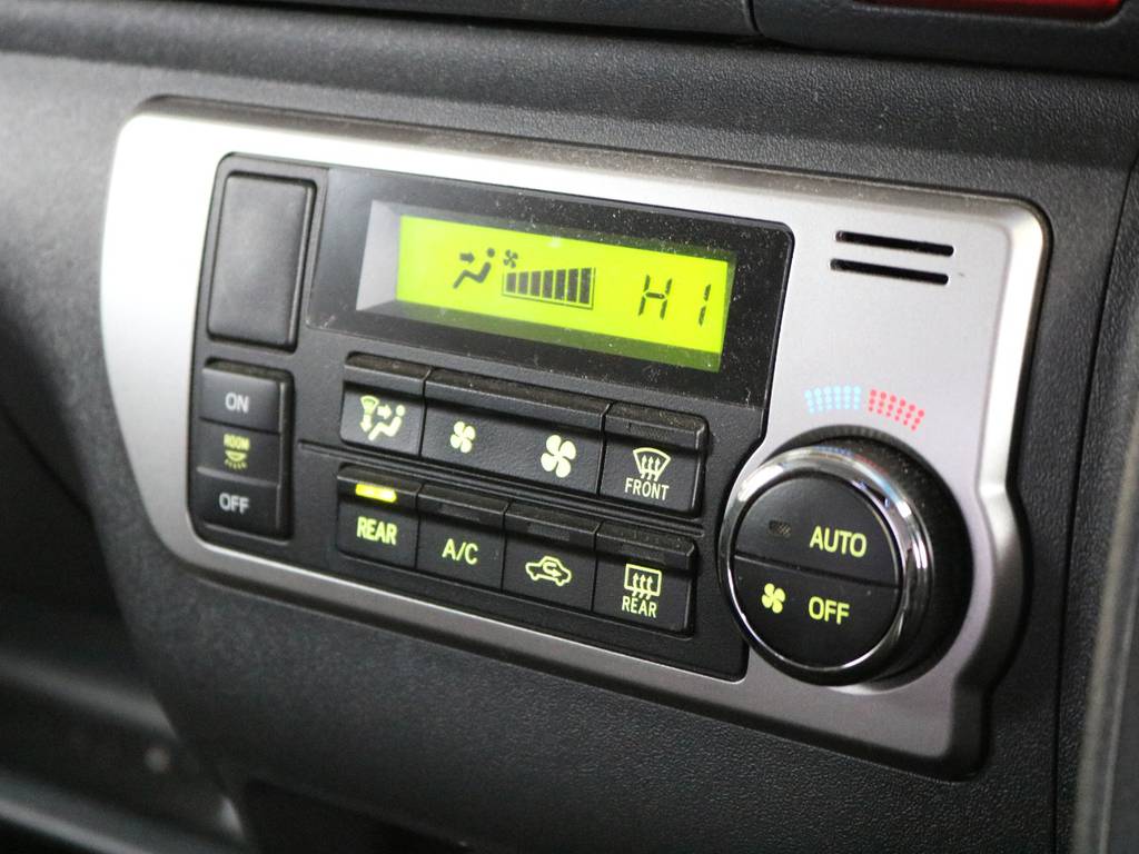 エアコンパネルも単純明快！使いやすいですよ！