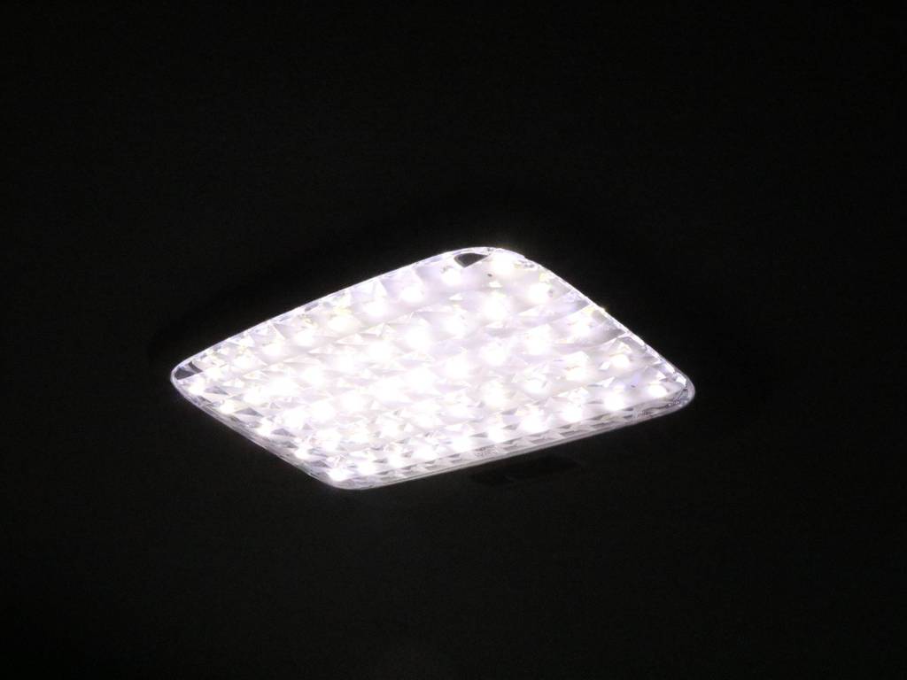 ＬＥＤルームランプ付きです！