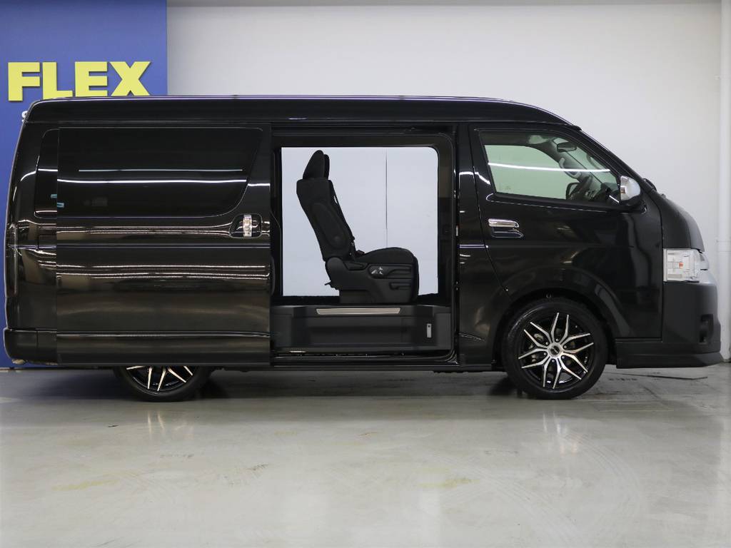 【両側電動スライド】搭載！！