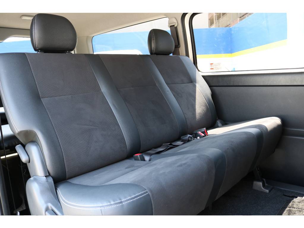 特別仕様車ダークプライム専用ハーフレザーシート！