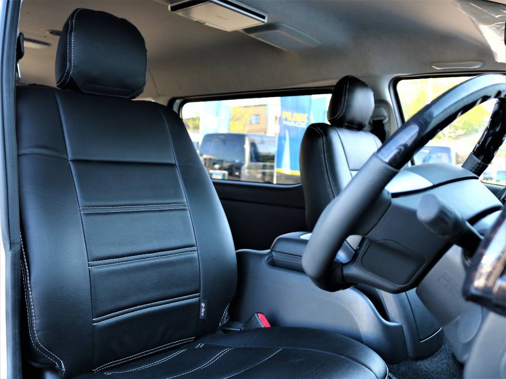 グレイス FLEX 黒革調シートカバー装備！