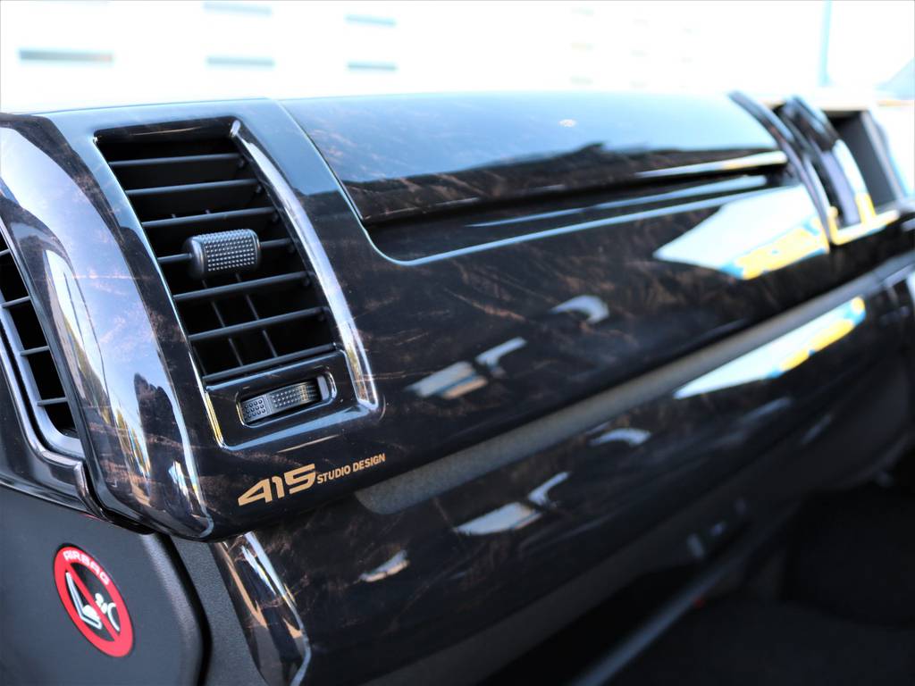 S-GLダークプライム標準装備のパネルに似せたデザインです！