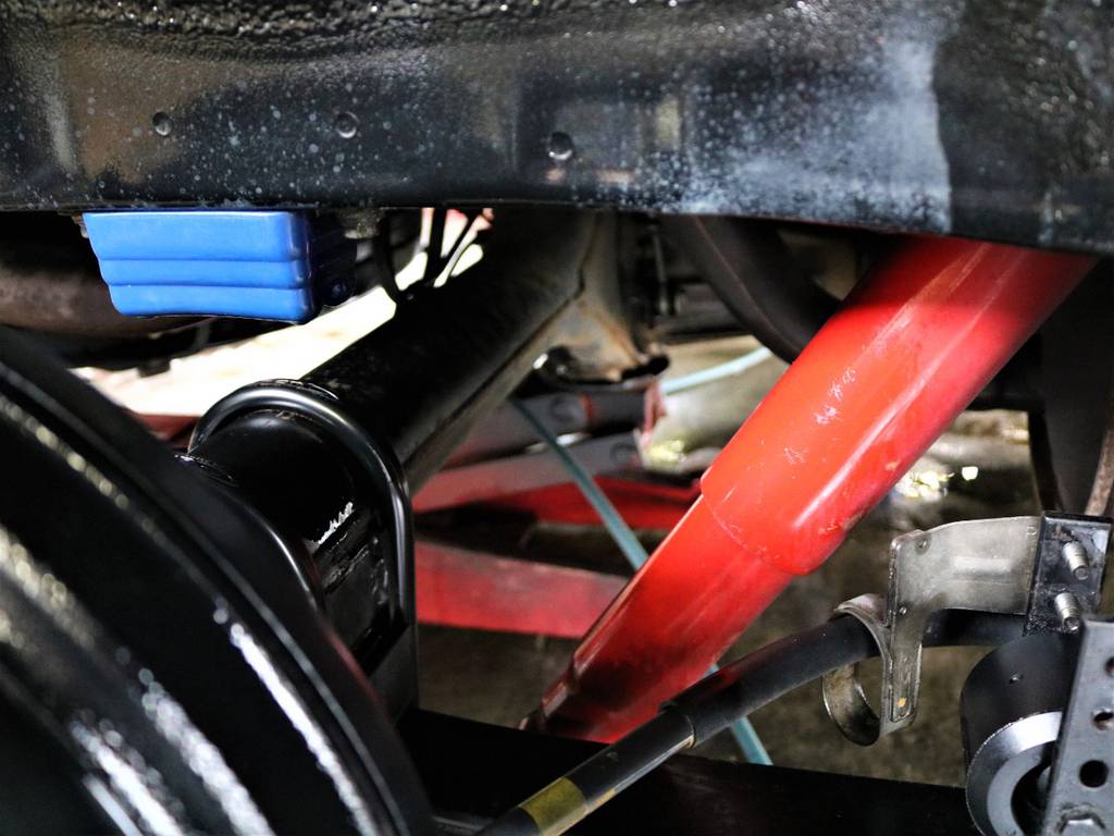 ＫＯＮＩ ショックアブソーバー前後４本装着済みです！