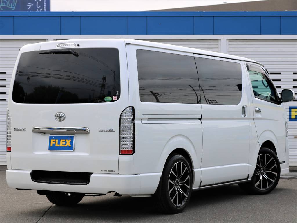 人気の3型ハイエースバンのパールホワイト入庫です！